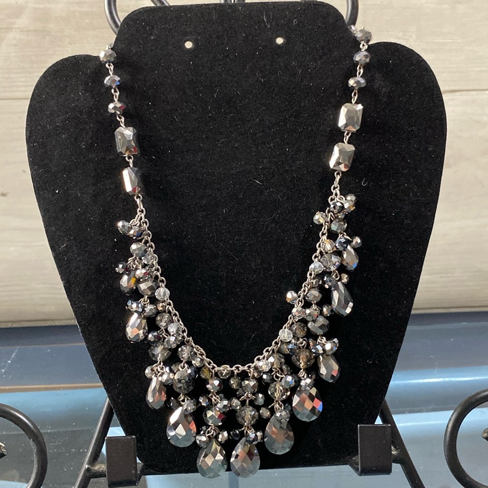 6/$20 White House Black Market Stunning Accent Necklace 20" adjustable size EUC
